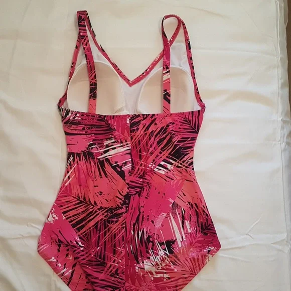 Swimsuit - Picture 3 of 8